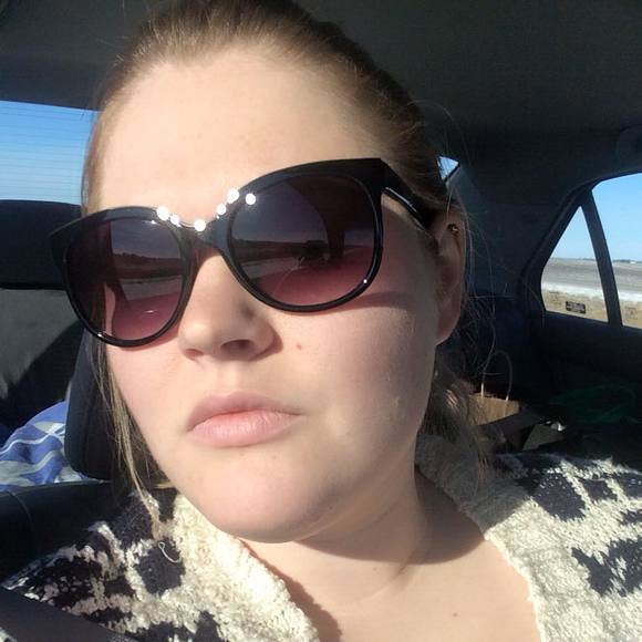 Meet your Posher, Rebecca - Picture 1 of 1